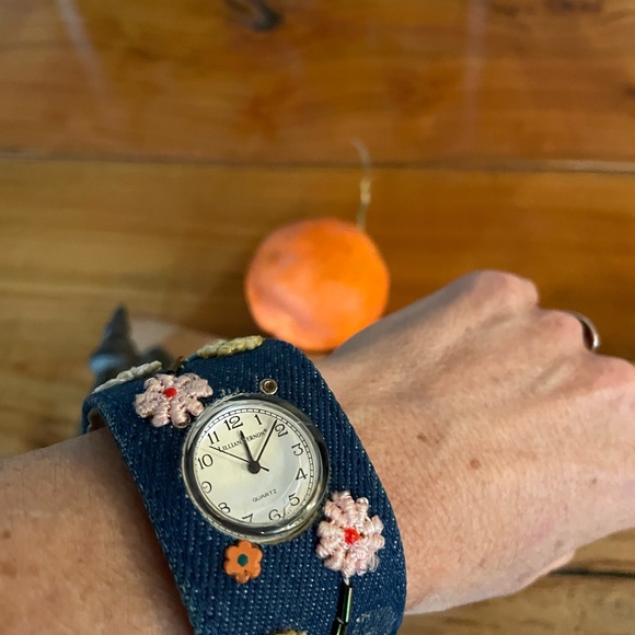 LILIAN VERNON vintage 70style adjustabl cuff wrist watch.Floral Embroidery denim - Picture 6 of 8